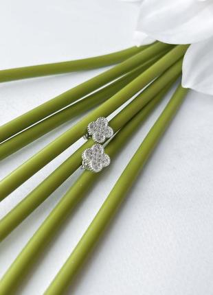 Стильные серебряные сережки с фианитами клевер в стиле ванклиф женские серьги из серебра гвоздики пусеты4 фото