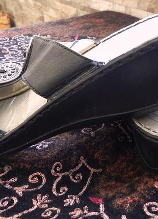 М'які зручні босоніжки з прикрасою на широку ніжку 41р. soleflex real leather