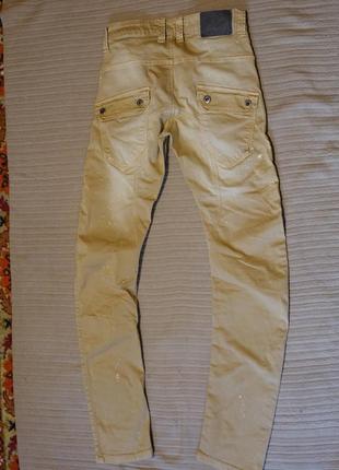 Стильные фирменные джинсы - арки песочного цвета absolut joy италия. m6 фото