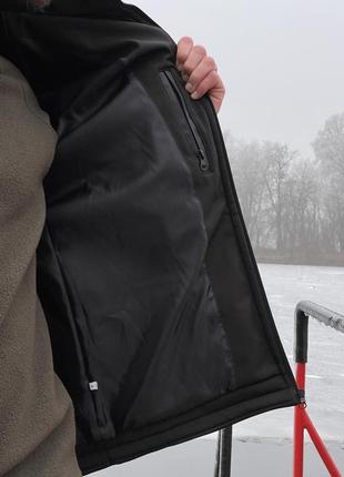 Куртка весняна чоловіча softshell з шевроном5 фото