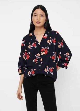 Брендовая красивая блузка "vero moda" с цветочным принтом. размер l.4 фото