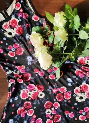 Бомбическое платье в цветочек divided