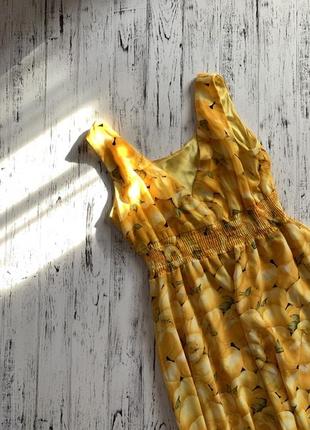 Желтое платье макси с принтом3 фото