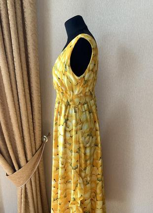Желтое платье макси с принтом7 фото