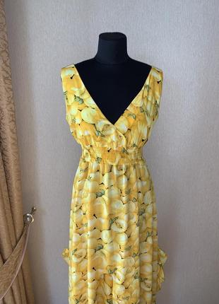 Желтое платье макси с принтом9 фото