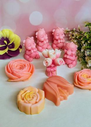 Мыло ручной работы с растительными, эфирными маслами. сердечко в розах на подарок и просто так. разных цветов.5 фото