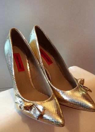 Новые женские туфли на каблуках золотые кожаные1 фото