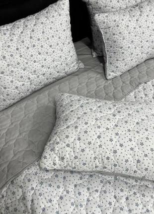 Покривало ковдра літня стьобана 220х240 на ліжко з подушками сатин1 фото