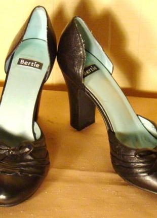 Туфлі bertie