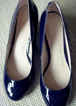 Іспанські туфлі на танкетці лак стілька 24,5-25 см