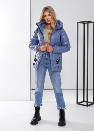 Лакова жіноча демісезонна куртка артикул 504 колір джинс блакитна блакитного кольору3 фото