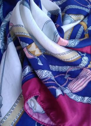 Красивый шёлковый платок в стиле hermes