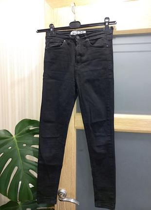Джинси скіні.джинс щільний. майже не тягнеться