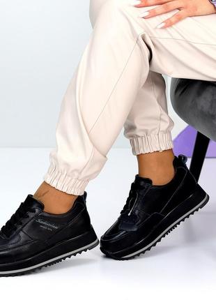 Модные черные кожаные женские кроссовки натуральная кожа на утолщенной подошве 163938 фото