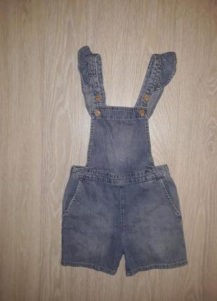 Тонкий, джинсовый комбинезон шортами от h&m на 6-7 лет