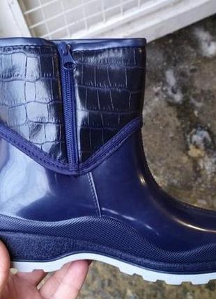 Резиновые сапоги на флисе защитят ножки от холода и воды5 фото