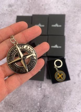 Брелок «stone island» из нержавеющей стали на подарок3 фото