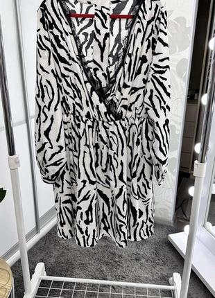 Черно-белое платье у зебровый принт с кружевом, р. 2хл2 фото