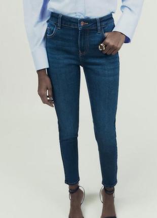 Джинси скінні