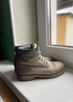 Зимові сірі черевики під timberland