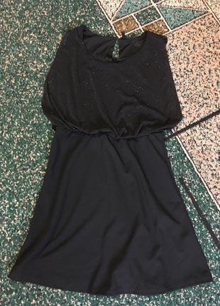 Гарненька чорна сукня1 фото