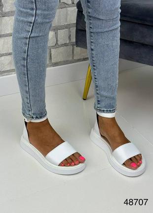 Босоножки кожаные