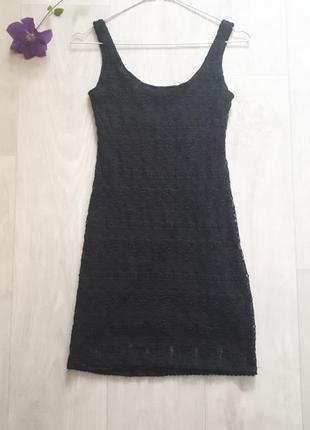 Маленьке чорне плаття