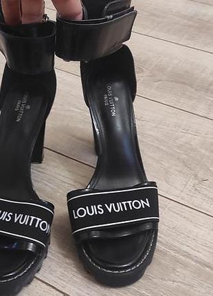 Босоніжки босоножки сандалі  louis vuitton