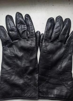 Перчатки черные кожаные женские