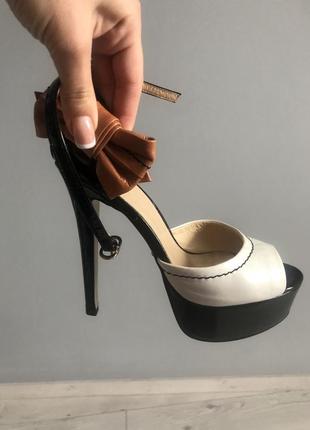 Босоніжки нові artizzare