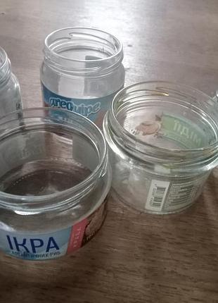 Маленькие стеклянные баночки