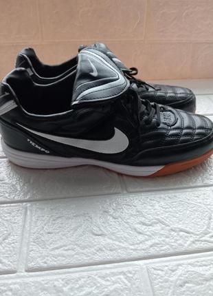 Продам футзалки nike