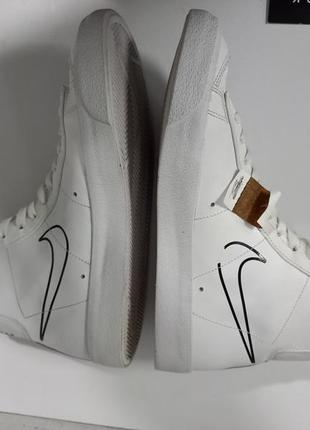 Кроссовки nike blazer mid'77 dn7996-100

оригинал3 фото