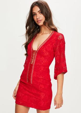 Крутое кружевное платье missguided алого цвета с шнуровкой спереди и люверсами!