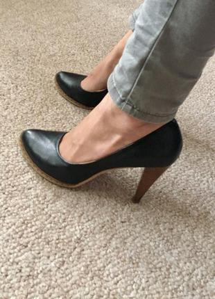 Женские кожаные чёрные туфли лодочки на коричневом каблуке 8-9см,турция