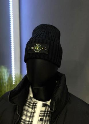 Мужская шапка stone island с патчем черная