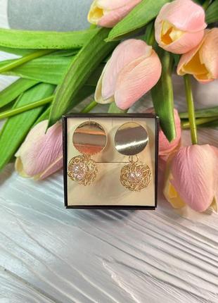 Жіночі сережки у формі пластини кулі декор перлів колір золотистий7 фото