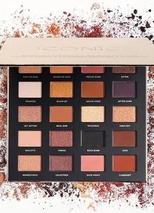 Iconic london booming &amp; gleaming eyeshadow palette