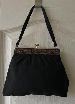 Винтажная сумочка с вышивкой