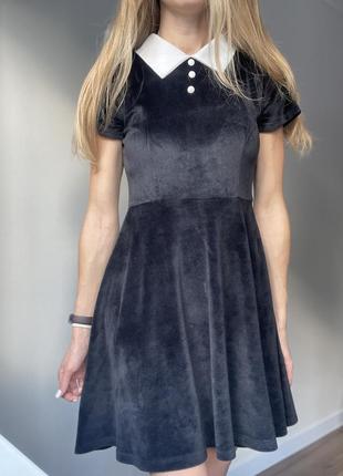 Черное платье с белым воротником s-m бархатное бархат по типу венздей4 фото