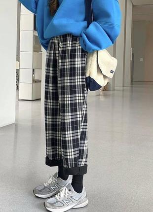 Стильні жіночі брюки в чорно -білу клітинку, модні трикотажні штани5 фото
