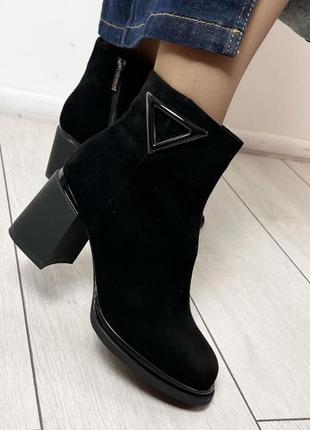 Шикарные замшевые ботиночки,на удобном каблучке, турция.