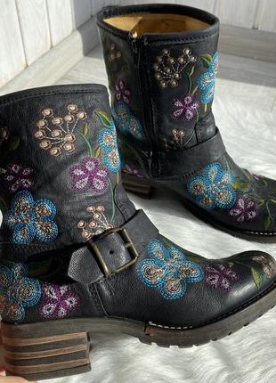 Чобітки чоботи із вишивкою квіткова brako натуральна шкіра черевики шкіряні квіти етно український стрій2 фото