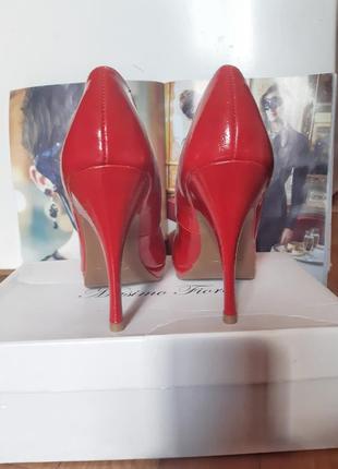 Красные лакрованные туфли лодочки new look 373 фото