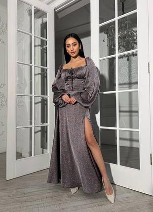 Шелковое платье с разрезом