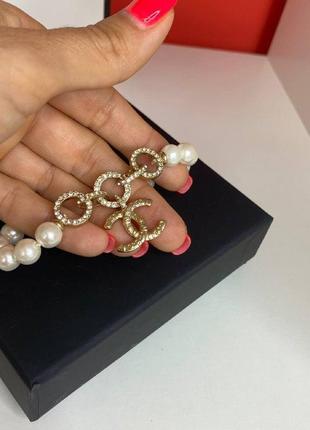 Шанеl браслет с жемчугом и кольцами с подвесным элементом-логотипом. декорирован цирноками2 фото