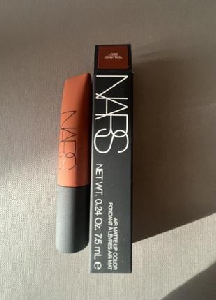 Стойкая, жидкая, матовая полномерная помада nars air matte lip color7 фото