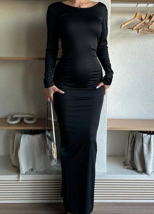 Платье макси однонтонное на длинный рукав приталено с открытой спиной качественная трендовая черная2 фото