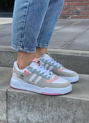 Жіночі кросівки бкжеві з рожевим у стилі adidas forum low beige pink white