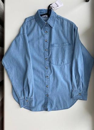 Базовая голубая деним рубашка страдивариус 2002/200/701